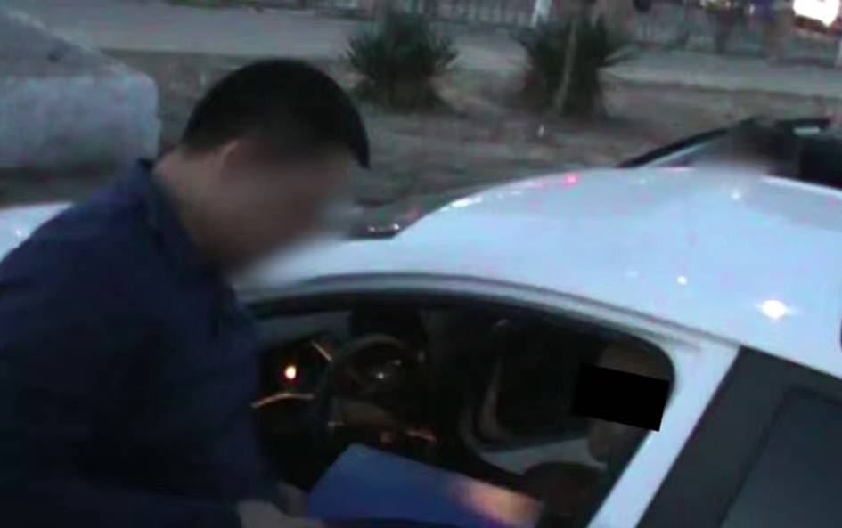 Namanganda bank xodimi 3 ming dollar pora bilan ushlandi